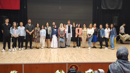 UMUDA DOKUNAN ELLER (HEMŞİRELİK VE MEME KANSERİ DENEYİMİ)